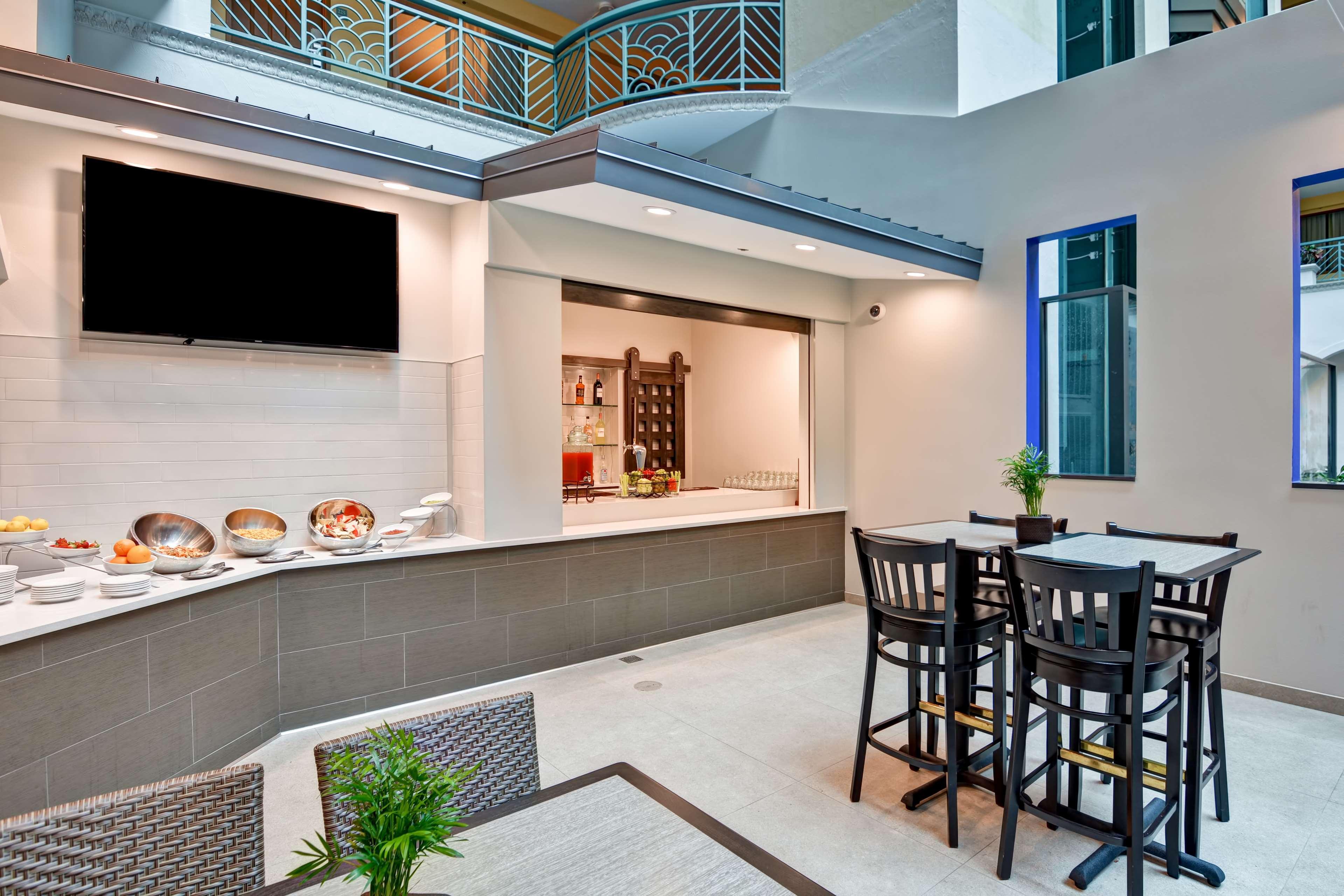 Embassy Suites By Hilton Miami International Airport Exterior foto