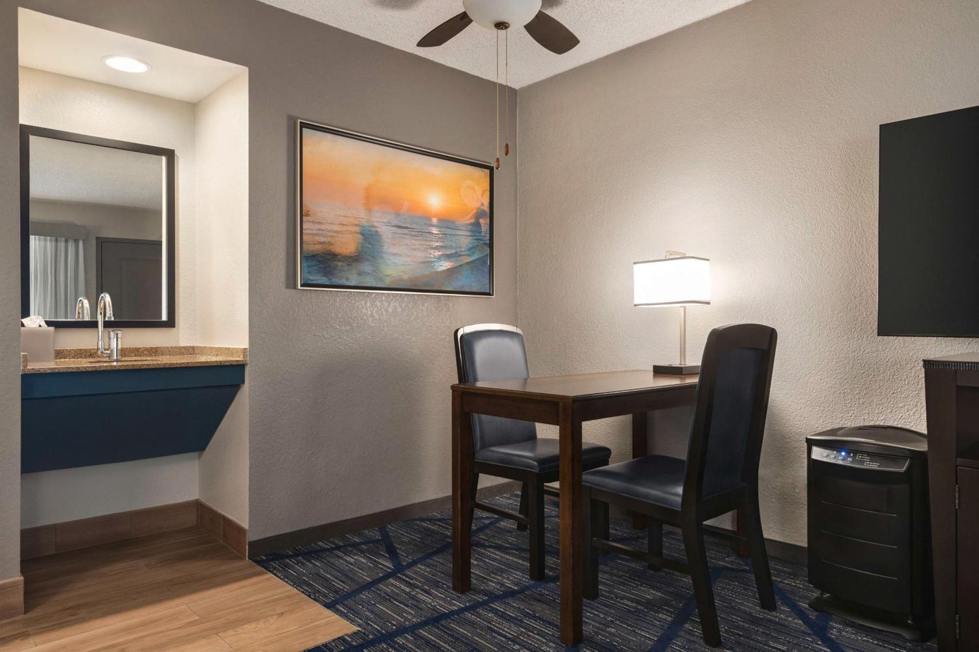 Embassy Suites By Hilton Miami International Airport Exterior foto