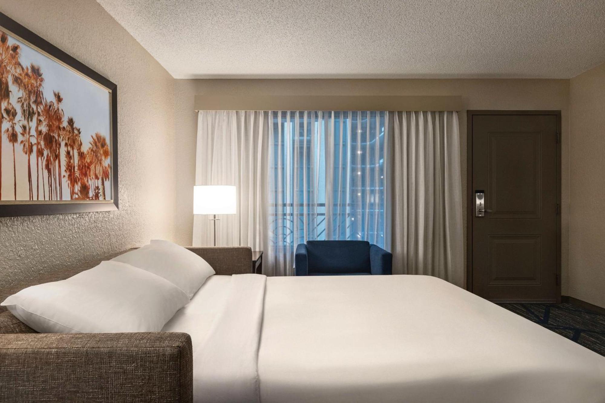 Embassy Suites By Hilton Miami International Airport Exterior foto