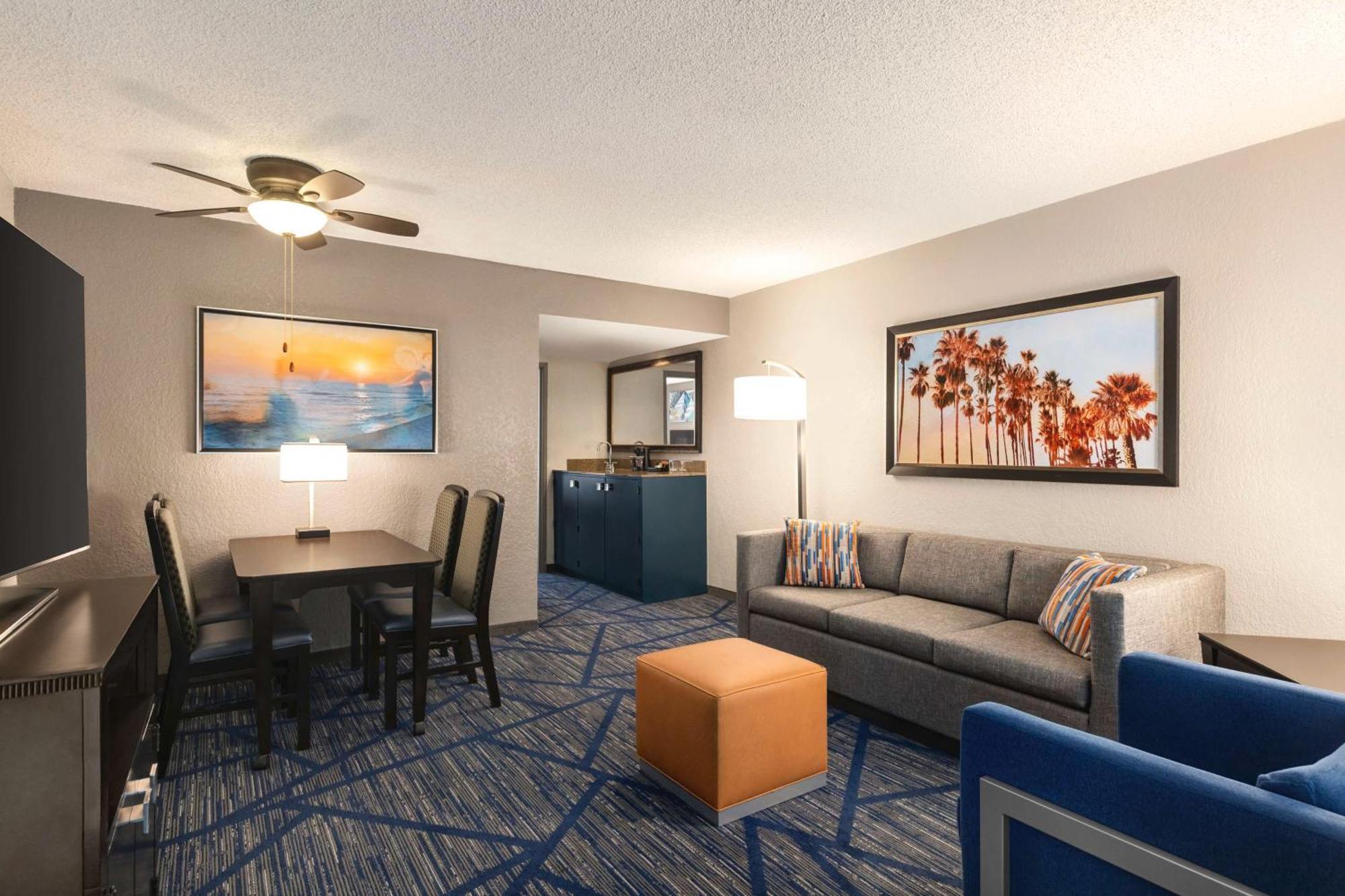 Embassy Suites By Hilton Miami International Airport Exterior foto